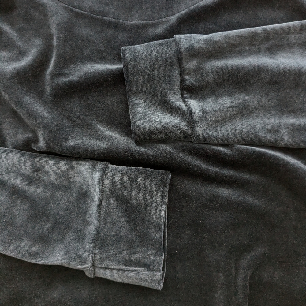 Hanro • Favourites Velvet Round Neck Pullover - Picture 5 of 7